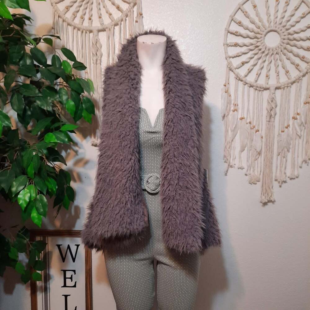 fur body warmer style🐺 Worn 2/3 times Great...
